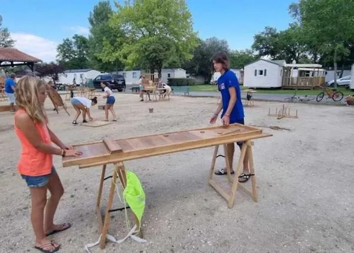 Camping 3 Etoiles - Piscine - Efc0Ab 3*